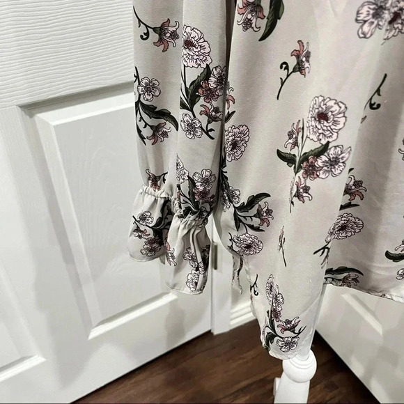 Loft Floral and micro floral ruffled v- neck polyester blouse - Picture 5 of 9